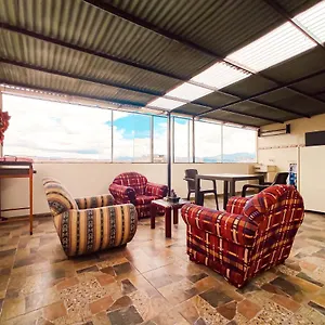 https://hermoso-apartaestudio-a-10-minutos-del-aeropuerto.hotels-bogota.net